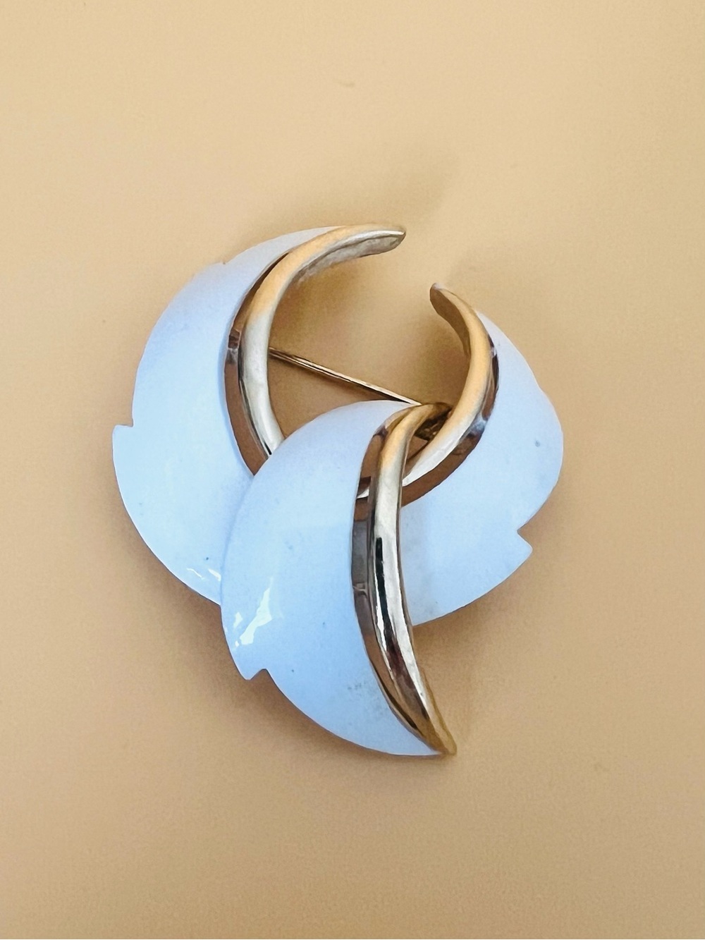 Crown Trifari Goldtone Brooch Vintage Spectacular White Enamel Abstract Leaf